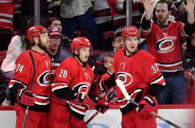 Les Hurricanes de la Caroline 4-3 renversent les Predators